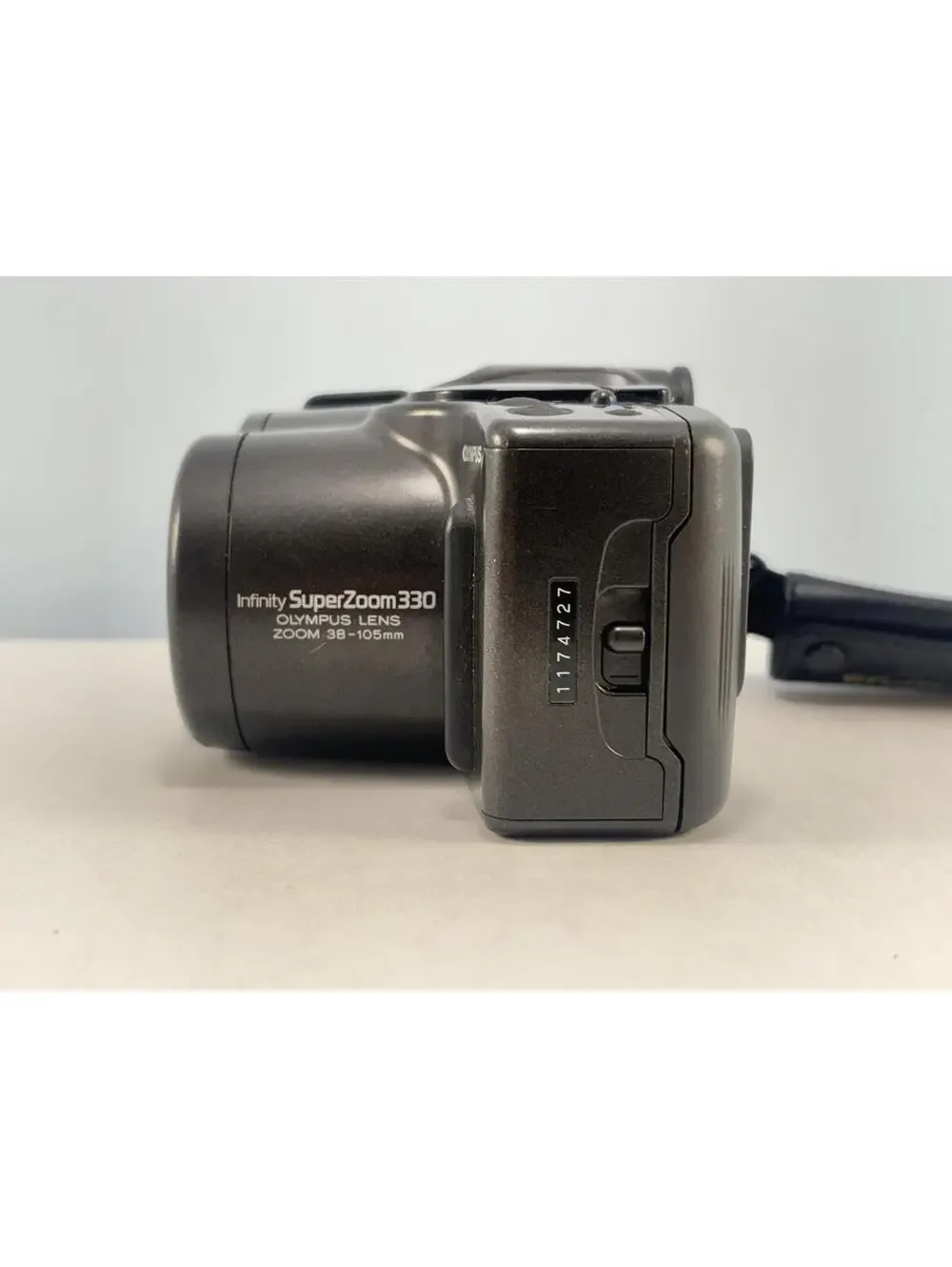 Olympus Infinity SuperZoom 330 35mm Film Camera - Untested - Broken Lens Cover